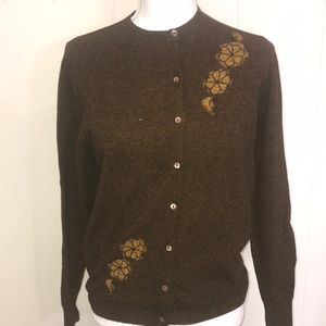 100% lambs wool sweater size small? Matzner